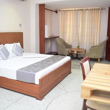 K27 Premier Backpackers Hostel Dar es Salaam Buitenkant foto