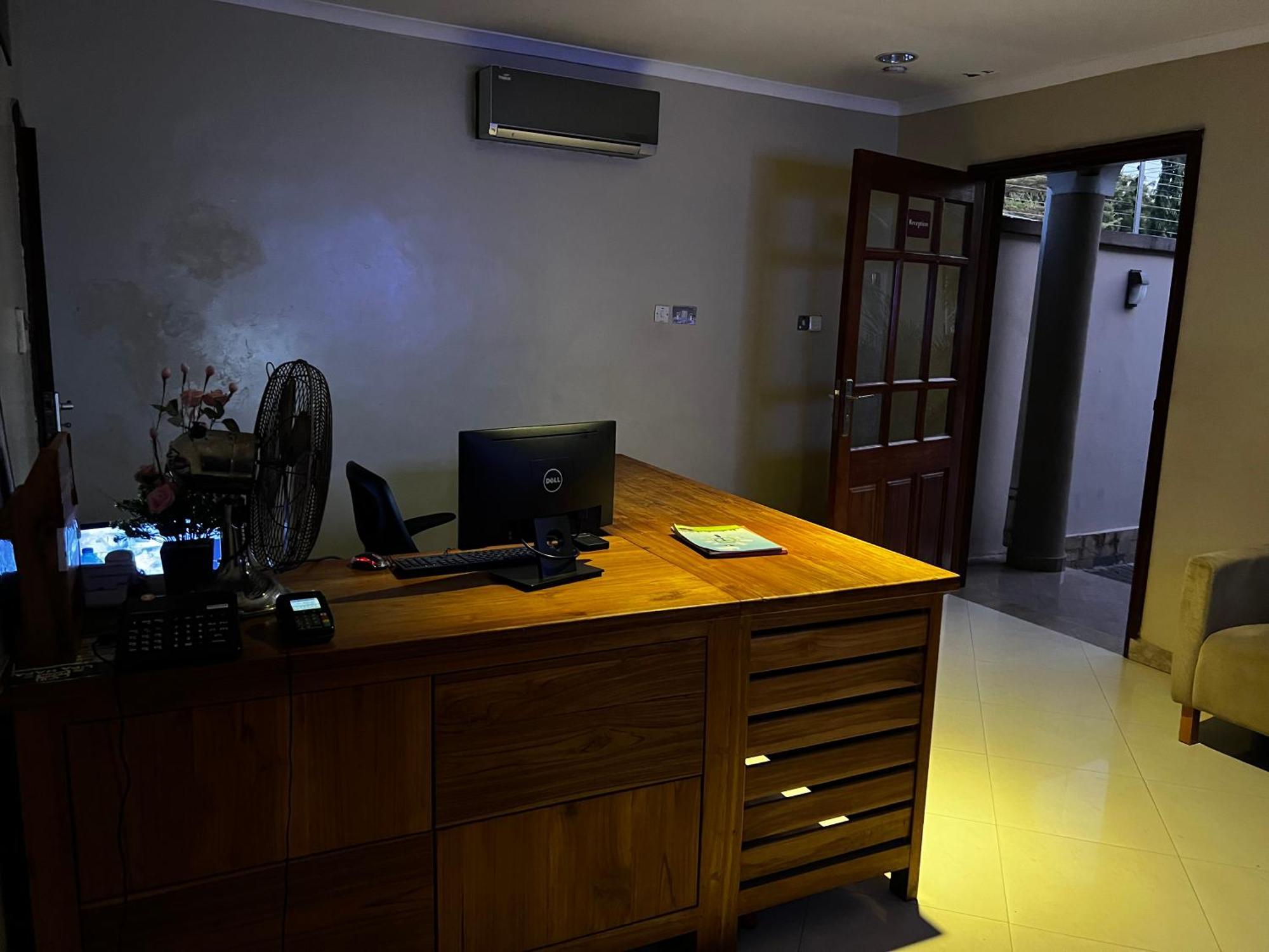 K27 Premier Backpackers Hostel Dar es Salaam Buitenkant foto