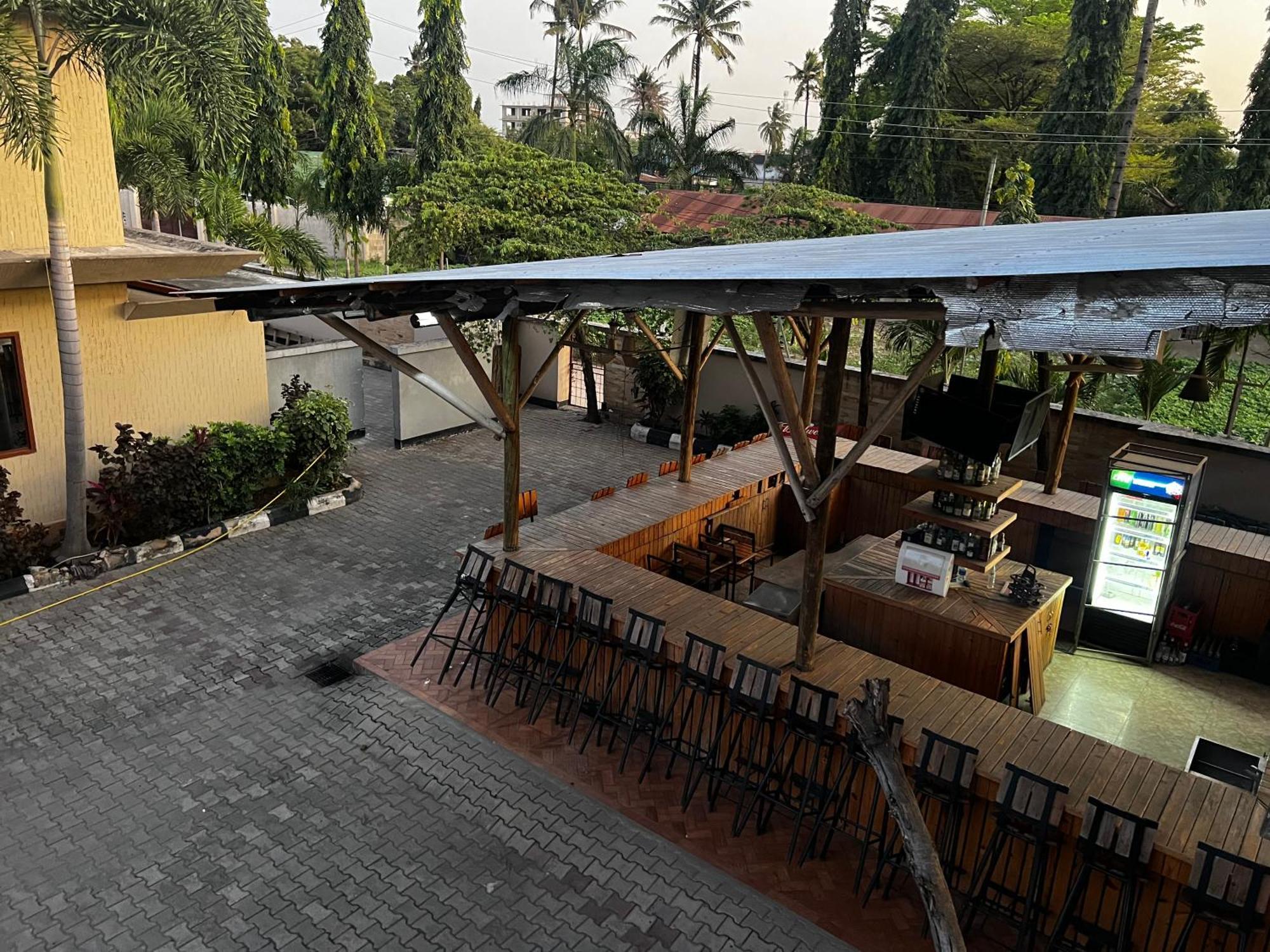 K27 Premier Backpackers Hostel Dar es Salaam Buitenkant foto