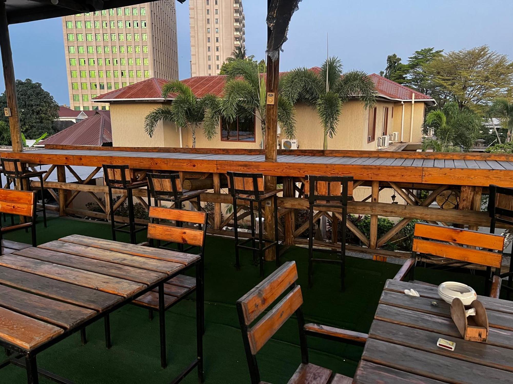 K27 Premier Backpackers Hostel Dar es Salaam Buitenkant foto