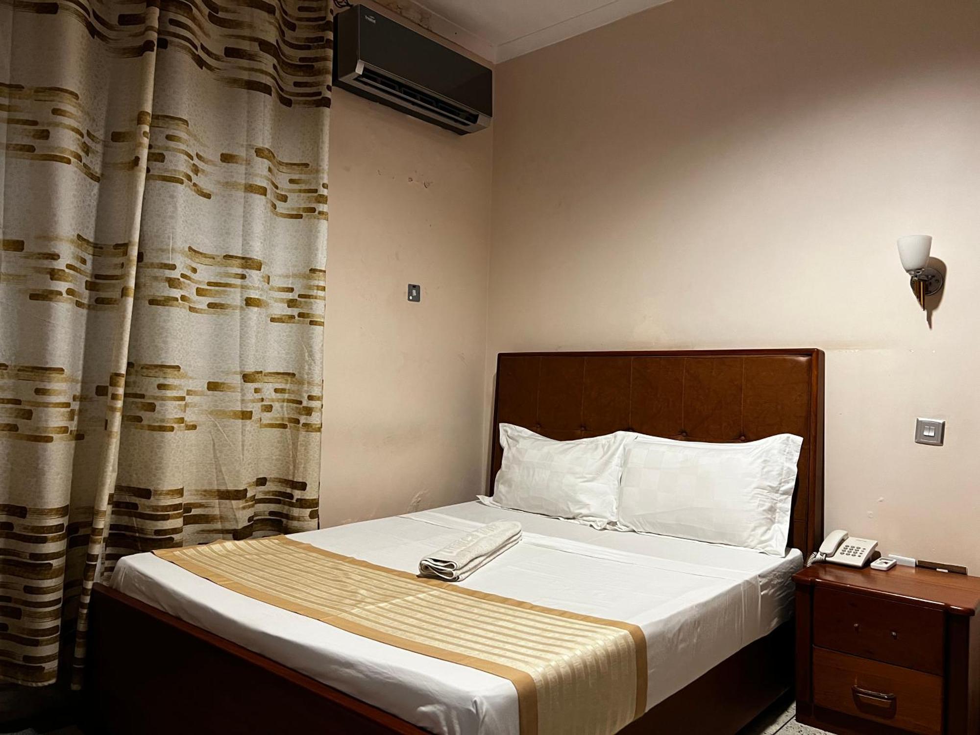 K27 Premier Backpackers Hostel Dar es Salaam Buitenkant foto
