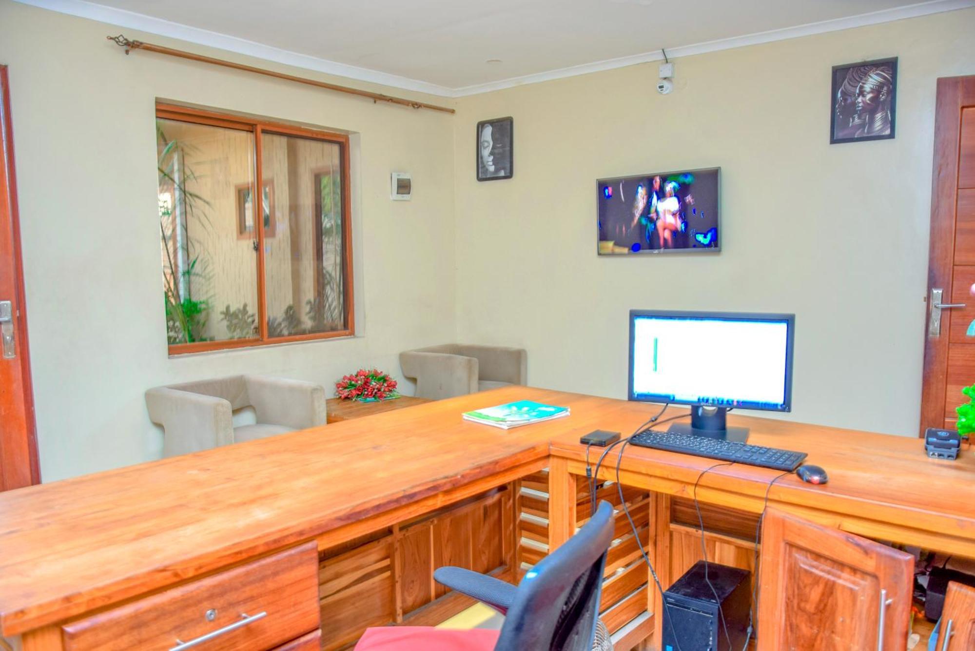 K27 Premier Backpackers Hostel Dar es Salaam Buitenkant foto