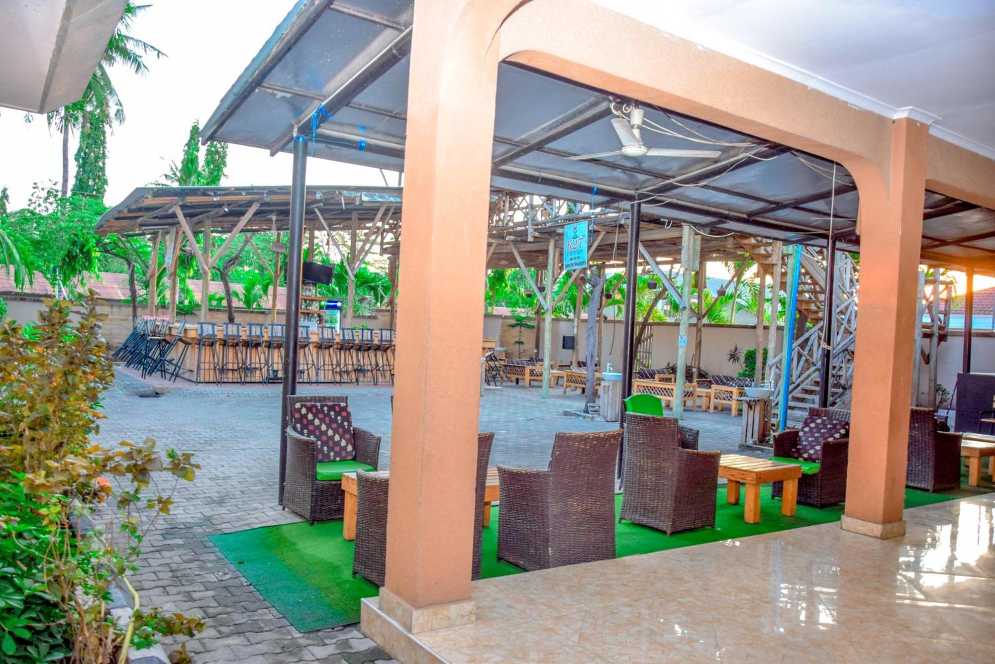 K27 Premier Backpackers Hostel Dar es Salaam Buitenkant foto