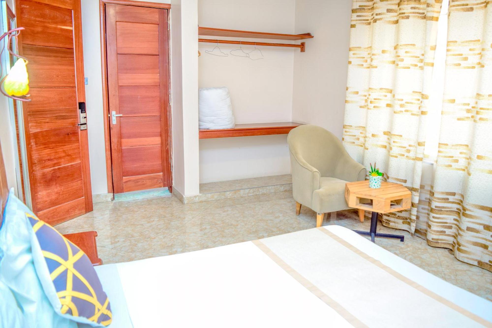 K27 Premier Backpackers Hostel Dar es Salaam Buitenkant foto