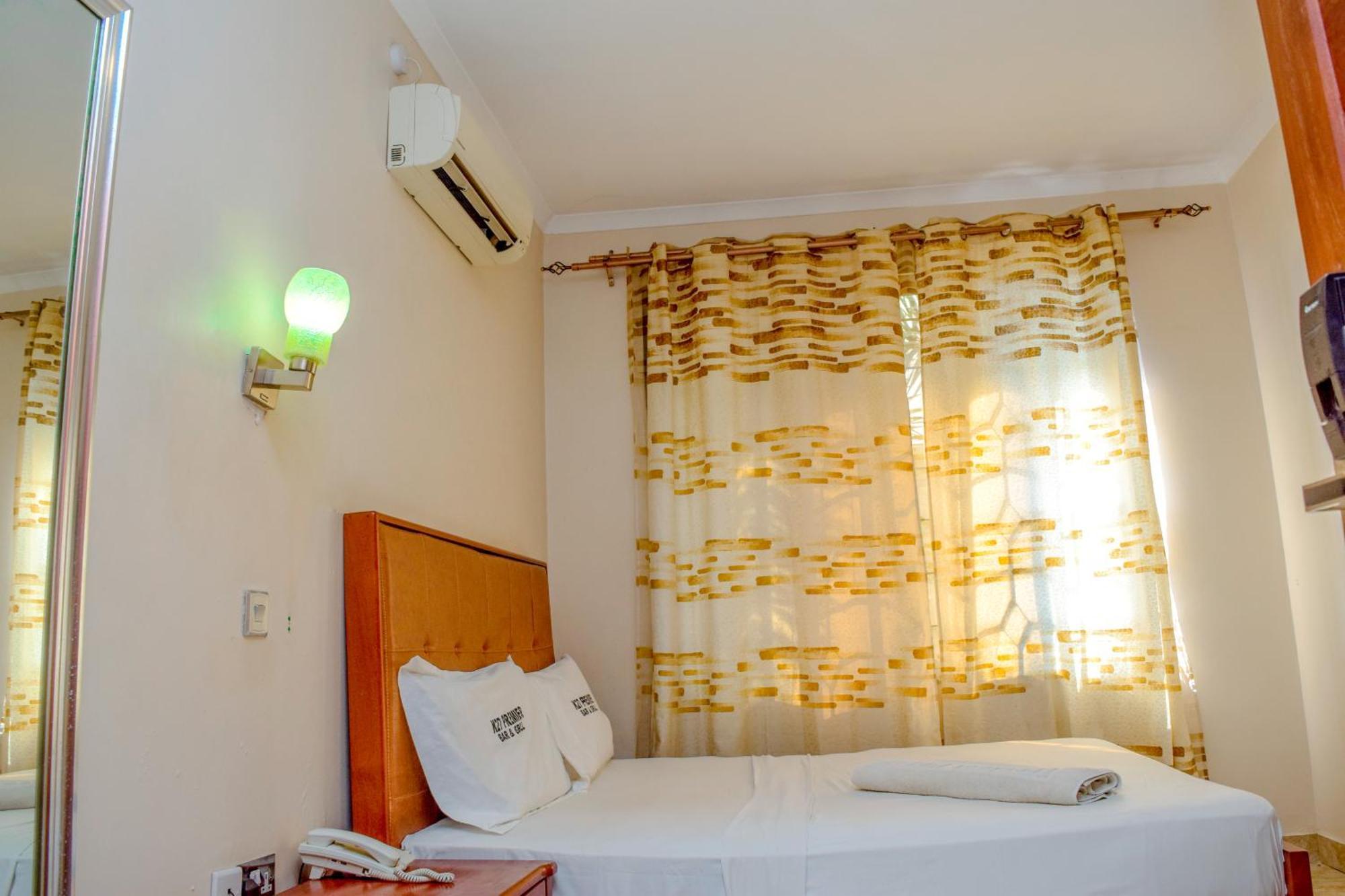 K27 Premier Backpackers Hostel Dar es Salaam Buitenkant foto