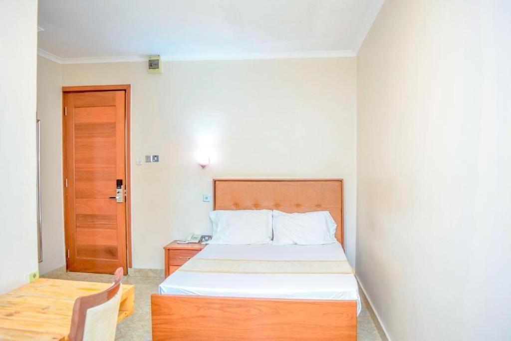 K27 Premier Backpackers Hostel Dar es Salaam Buitenkant foto